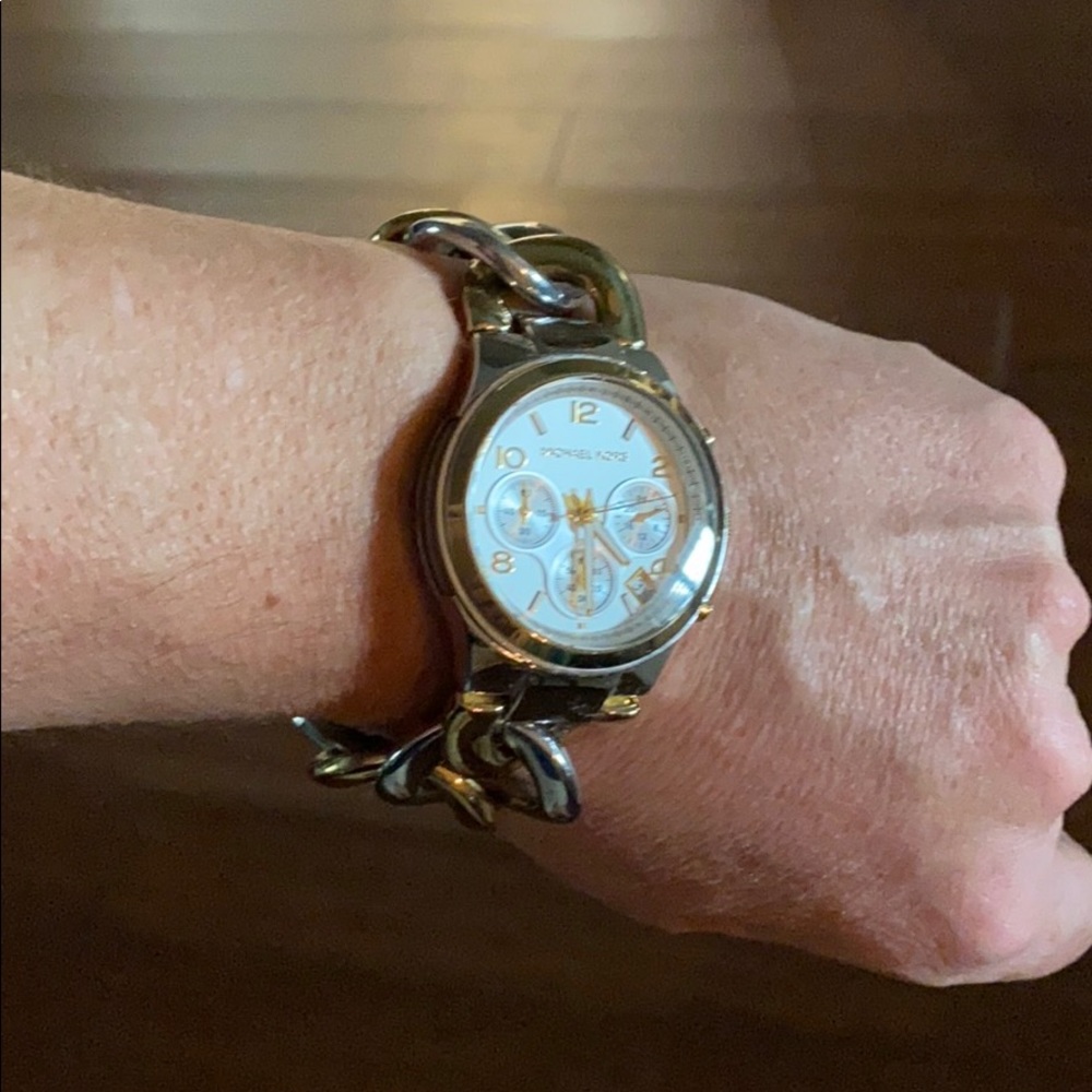 Michael Kors Watch - Picture 4 of 6